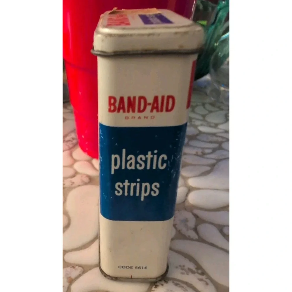 VTG Johnson & Johnson Band-Aid Metal Tin W/Original Plastic Strips included!